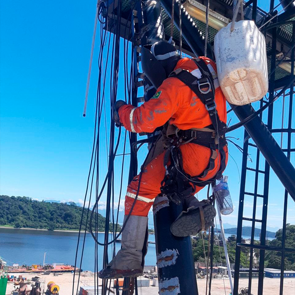 Na Construeng, oferecemos solda offshore com profissionais certificados e técnicas avançadas. Garantimos qualidade e segurança em ambientes desafiadores, assegurando a integridade de estruturas críticas no mar.