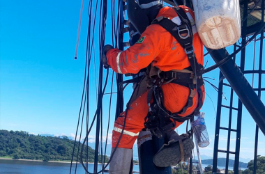 Na Construeng, oferecemos solda offshore com profissionais certificados e técnicas avançadas. Garantimos qualidade e segurança em ambientes desafiadores, assegurando a integridade de estruturas críticas no mar.